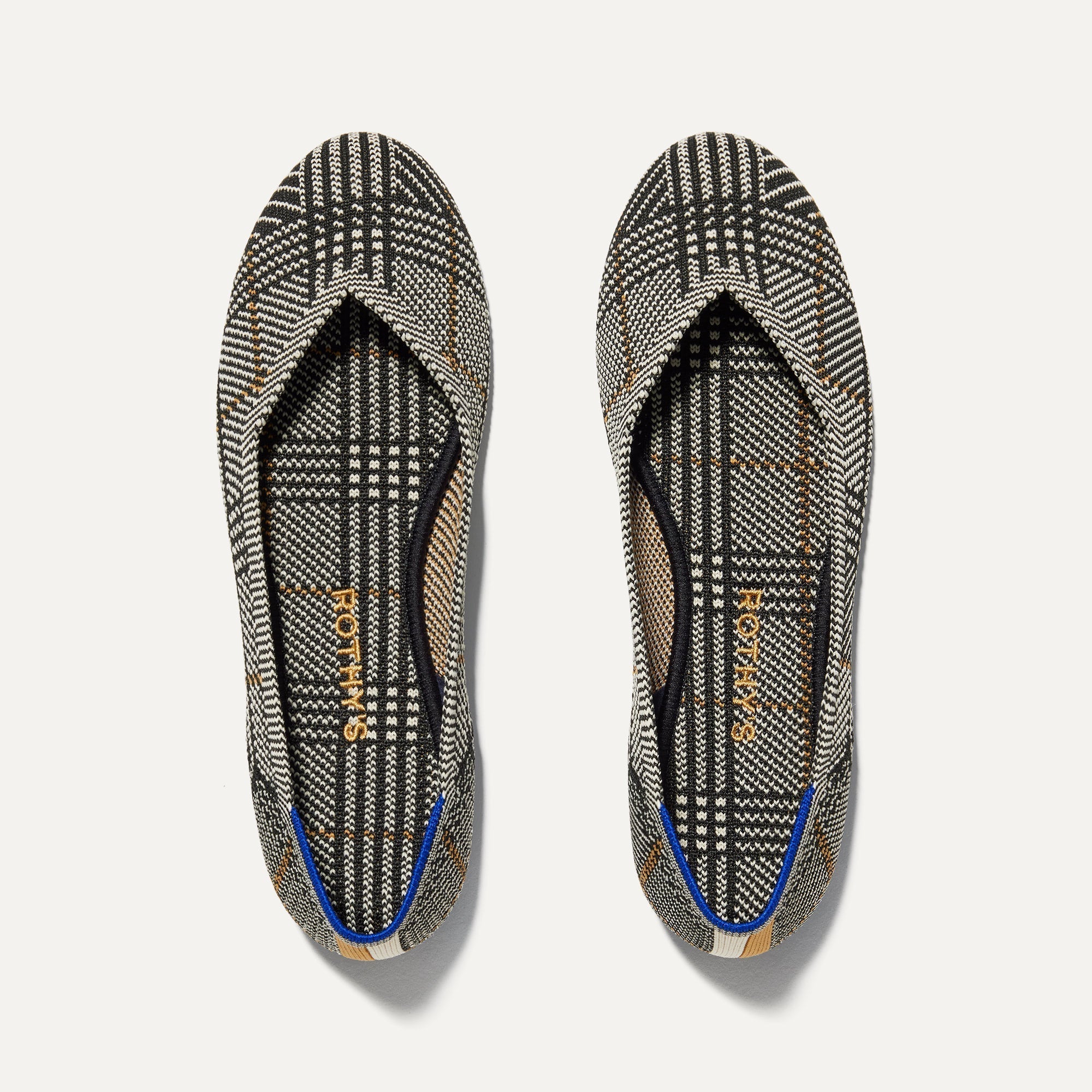 The Flat in Black Glen Plaid shown from the top. 