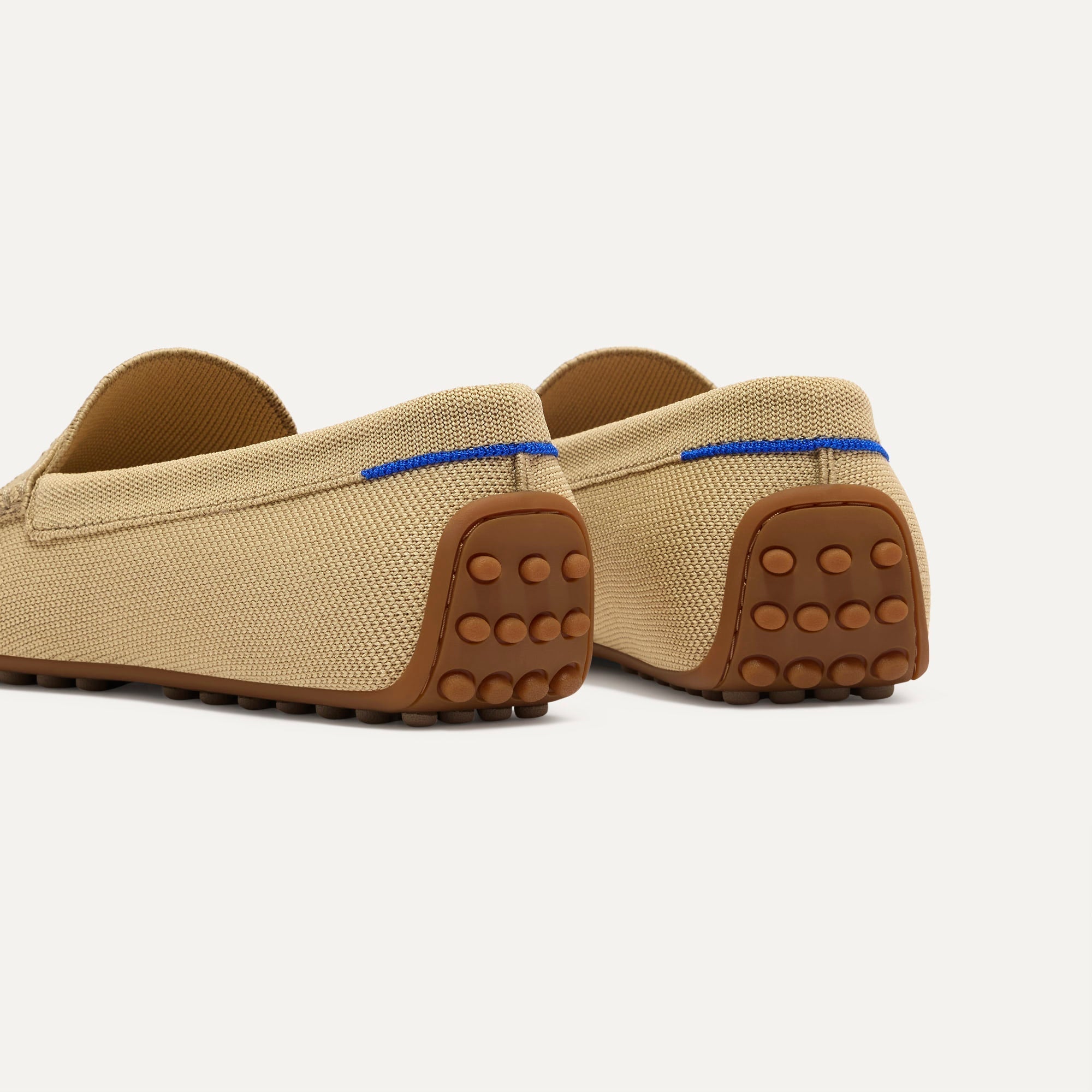 Close up of the heel of The Men's Daily Driver in Shore, with raised peg outsoles and Rothy's signature blue halo. 